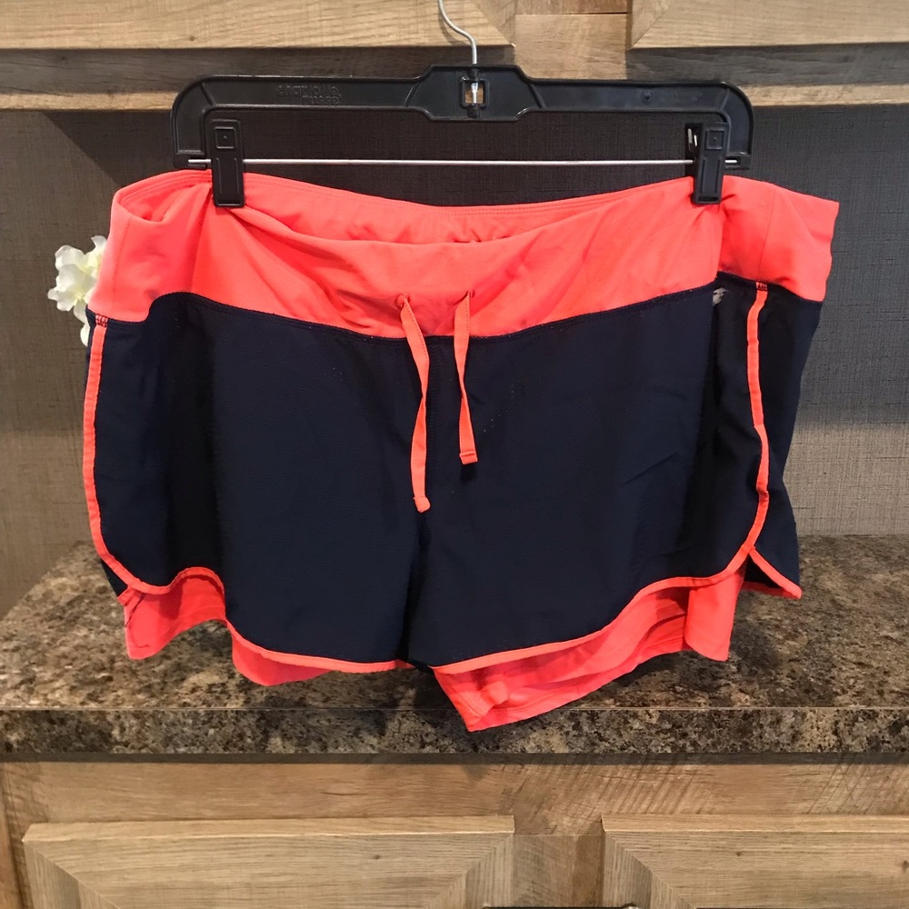 Workout shorts navy/neon salmon